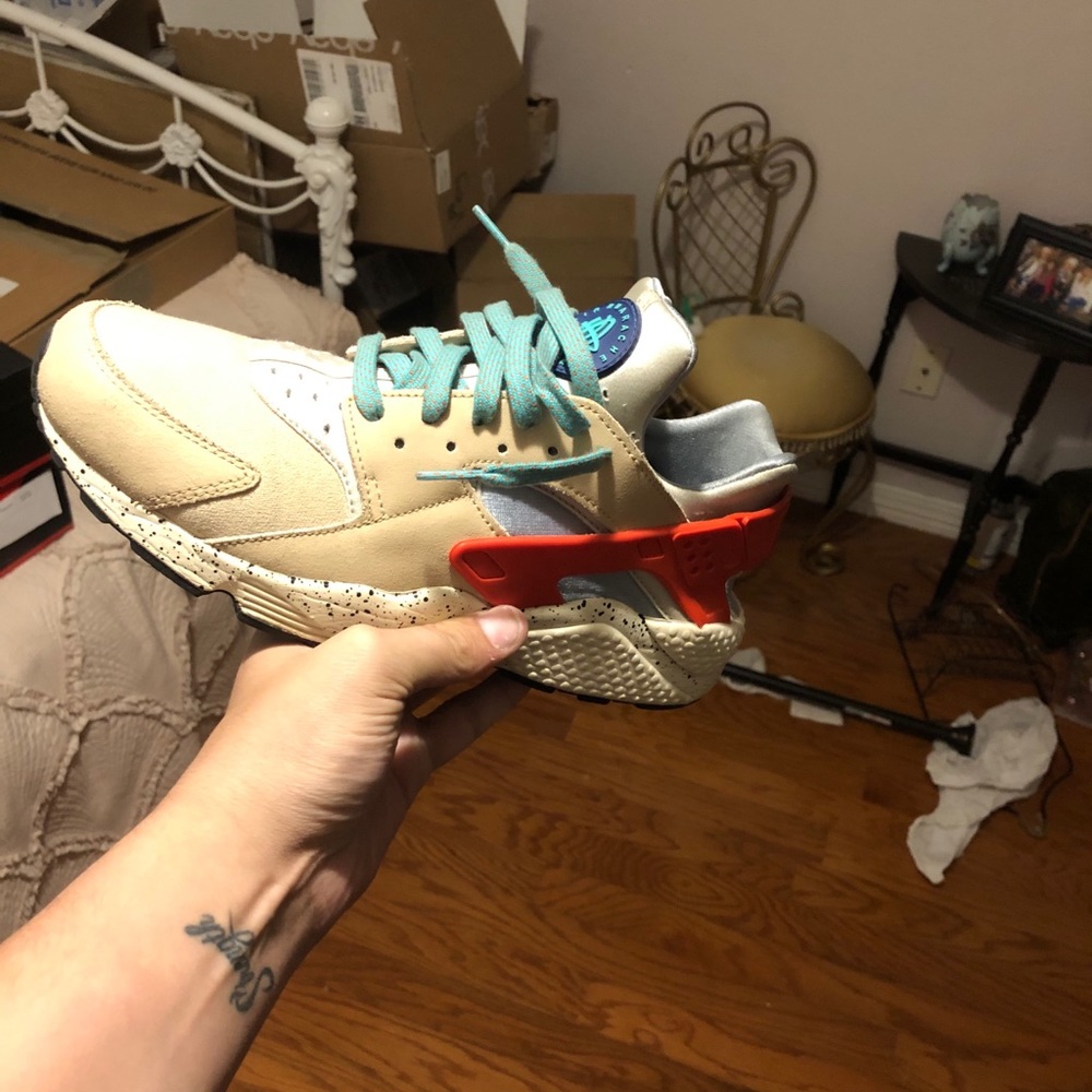 Nike huarache “desert jade ore”